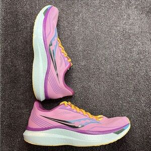 Saucony Endorphin Pro carbon plated womens 10 mens 8.5